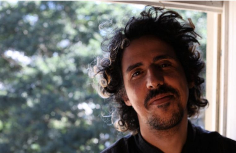 Cineclube Raul Lopes exibe “A Máquina Infernal” com debate sobre cinema de gênero com o diretor Francis Vogner dos Reis e o professor Nelson Monteiro 