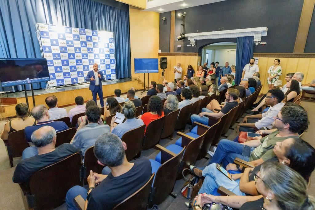 Prefeito Vinicius Claussen e reitor do IFRJ oficializam implantação do Campus do instituto em Teresópolis
