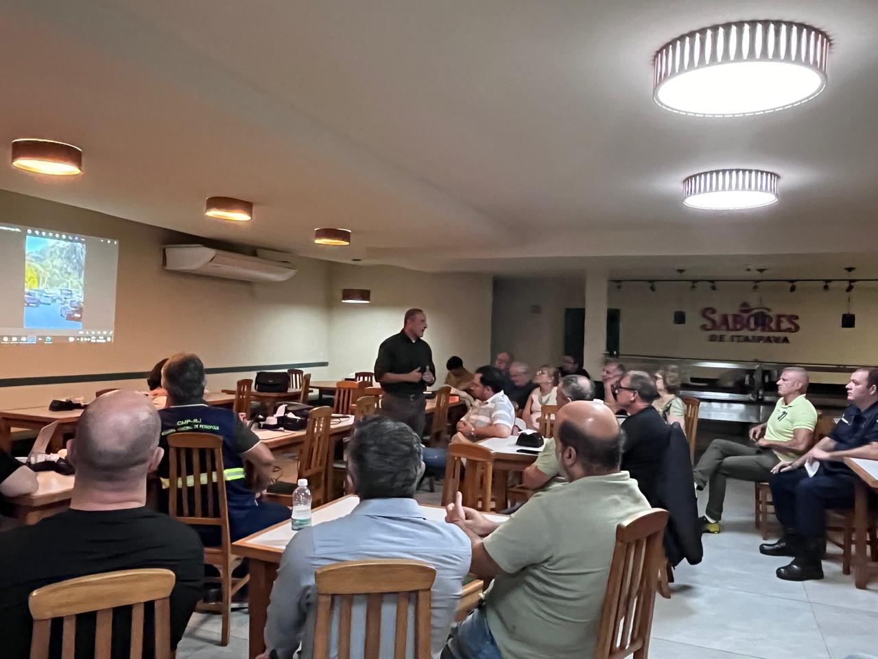 Petrópolis Convention reúne empresários que cobram ordenamento do trânsito em Itaipava