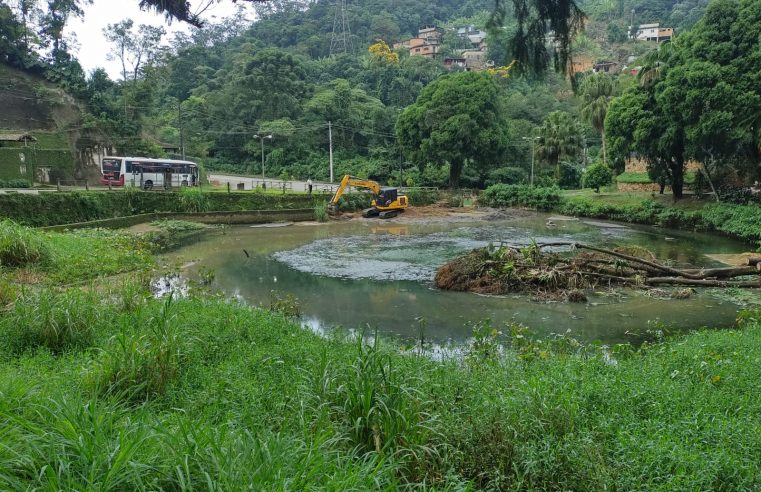 INEA inicia dragagem e desassoreamento em Lago do Parque São Vicente