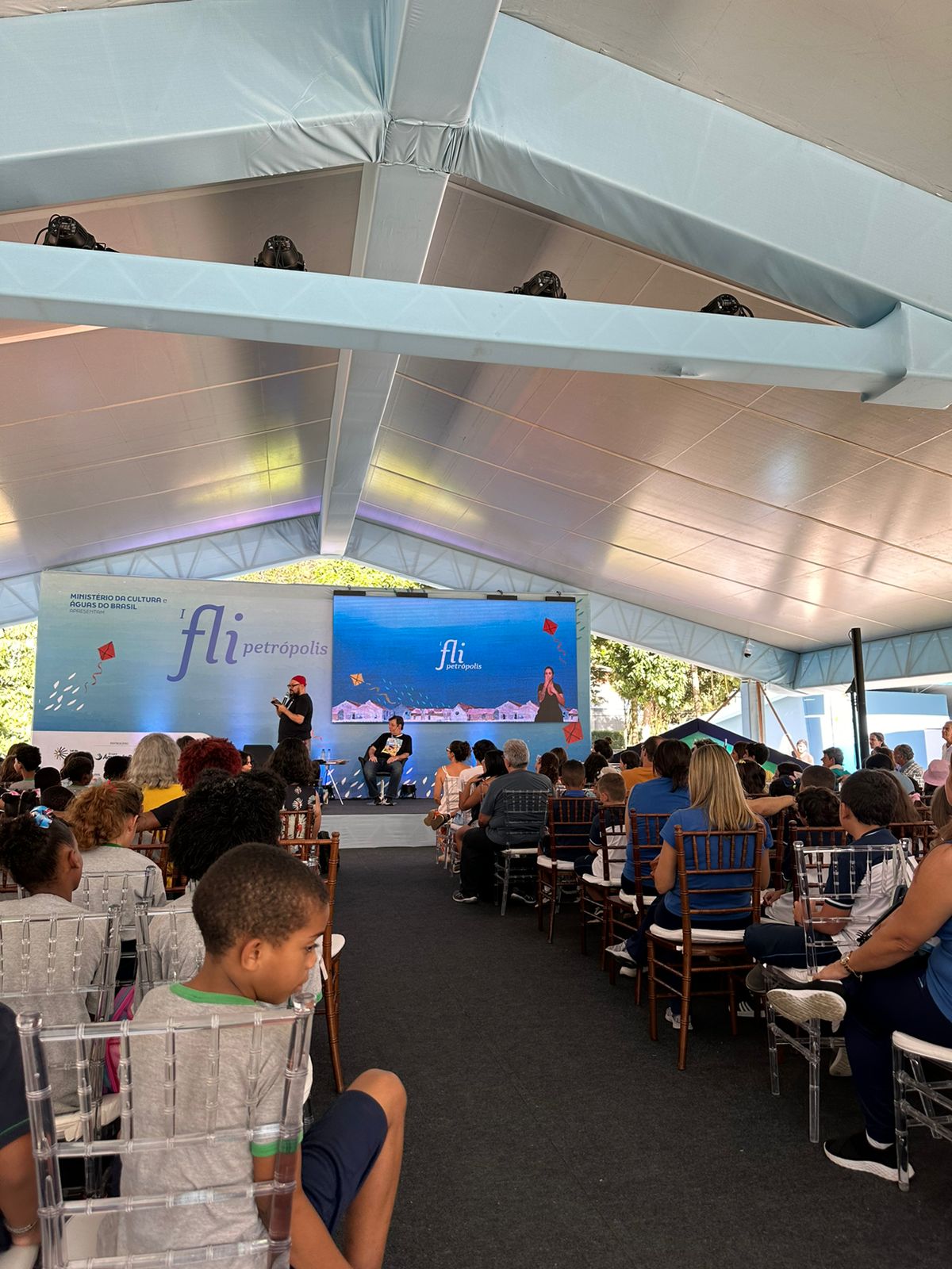 Flipetrópolis coloca em pauta assuntos pertinentes a sociedade