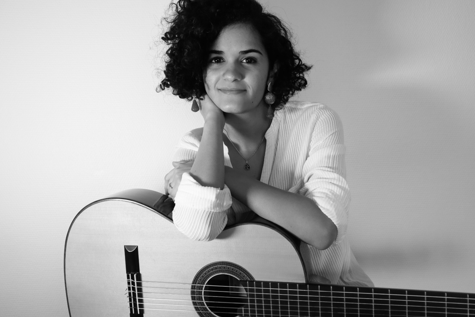 Integrante de grupo musical na Finlândia, Anna Leone é atração deste sábado da Casa de Petrópolis