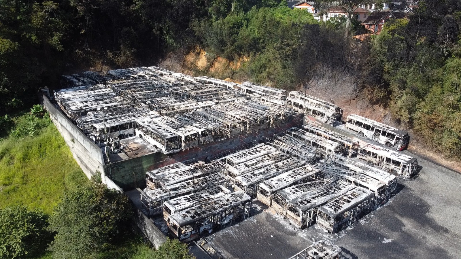 Um ano do incêndio na garagem de ônibus da Petro Ita e Cascatinha