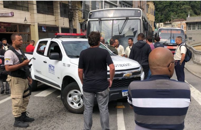 Funcionários da Cascatinha realizam manifestação contra decisão da prefeitura de Petrópolis