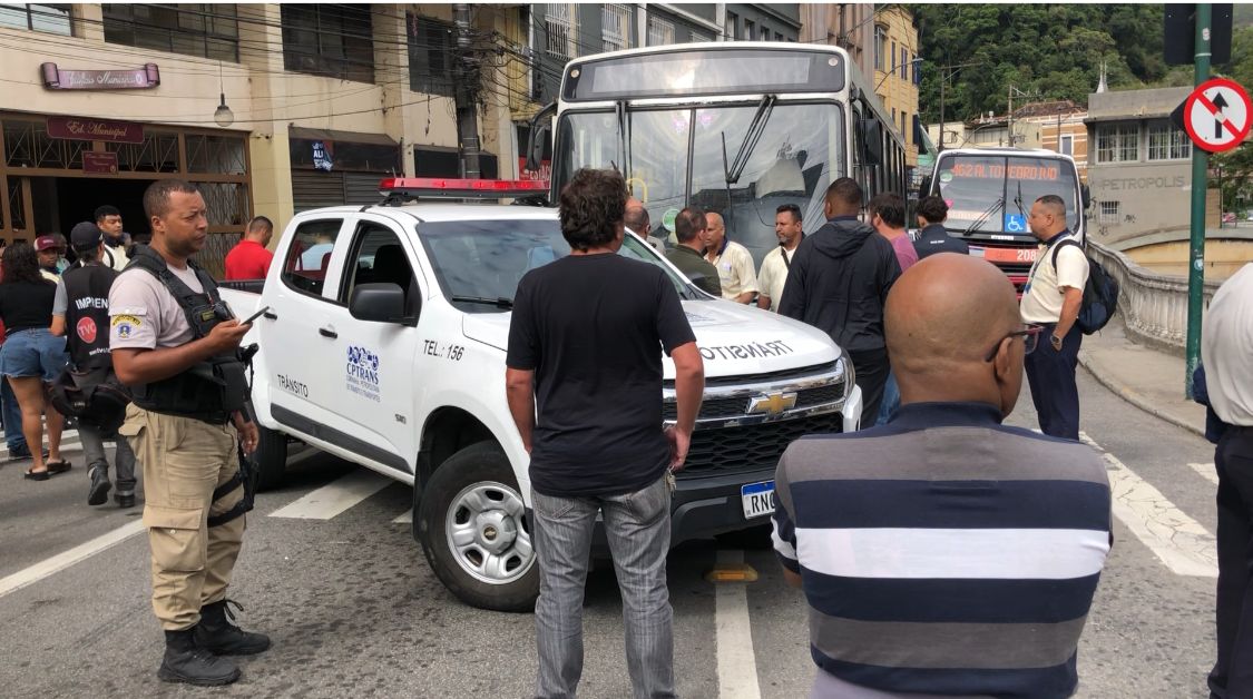 Funcionários da Cascatinha realizam manifestação contra decisão da prefeitura de Petrópolis