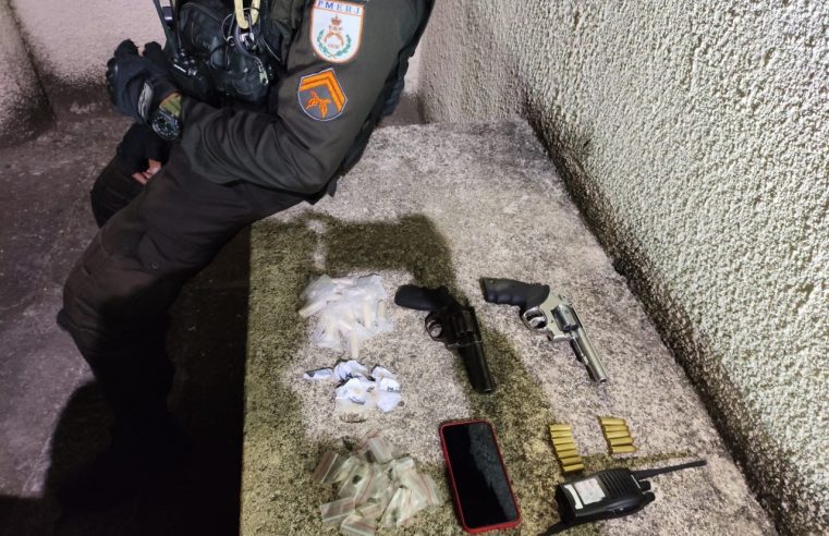 Troca de tiros entre criminosos e policiais deixa uma pessoa ferida no Caxambu