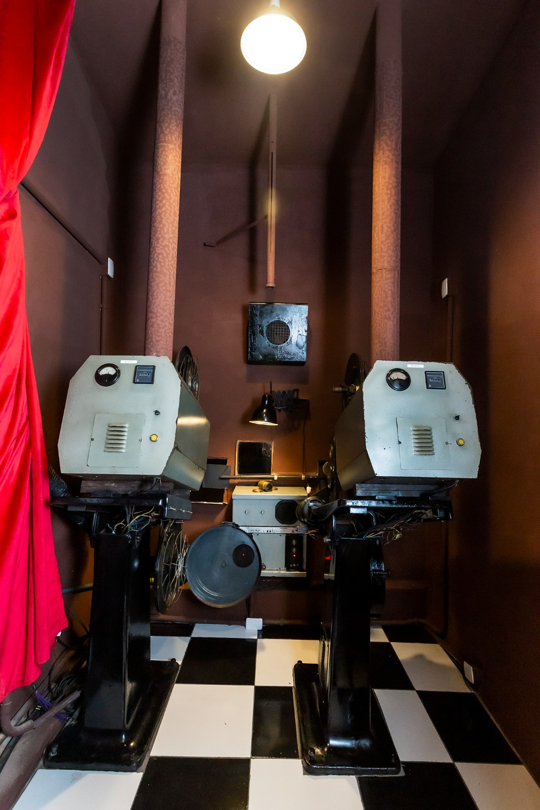 Teatro Imperial recupera e reativa máquinas de projeção em 35mm e lança o projeto com a realização de sessões gratuitas