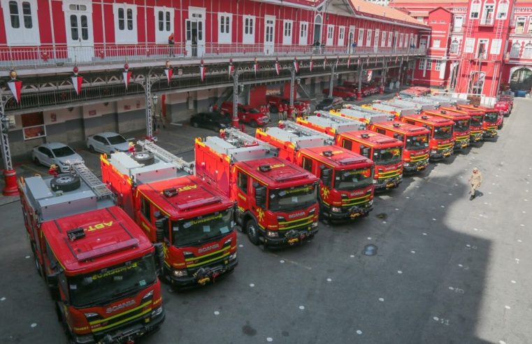 Caminhões de incêndio importados da Espanha chegam no Quartel Central dos Bombeiros do Rio