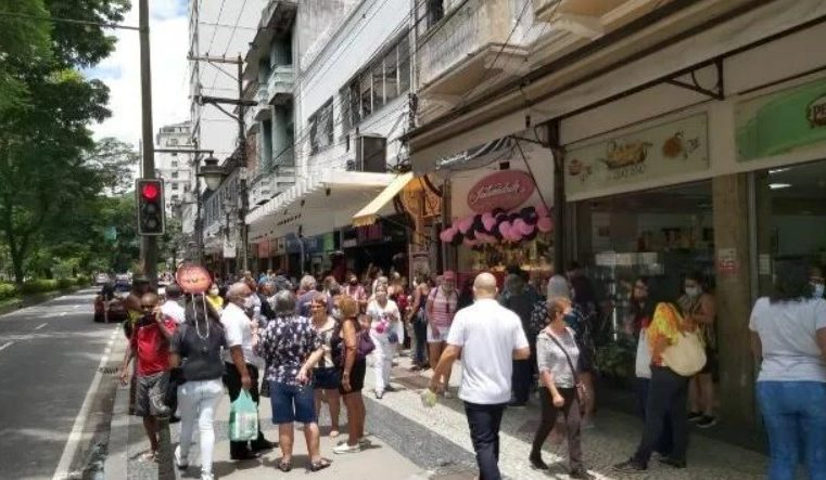 Comércio em Petrópolis celebra o Dia das Mães com procura intensa pelos presentes e preferência por lojas físicas