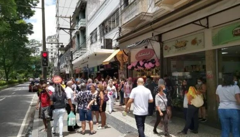 Comércio em Petrópolis celebra o Dia das Mães com procura intensa pelos presentes e preferência por lojas físicas