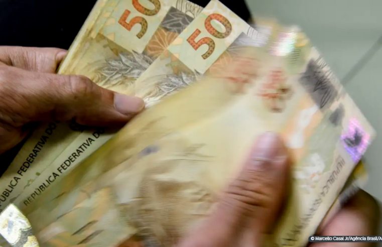 INSS começa a pagar 13º antecipado a quem recebe acima do mínimo