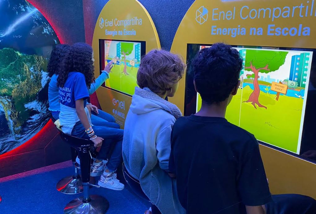 Projetos educacionais da Enel Rio beneficiaram mais de 19 mil alunos e professores do RJ em 2023