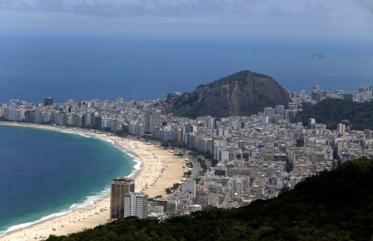 Nova onda de calor se aproxima do estado e praias próprias para banho se tornam refúgio para os cariocas
