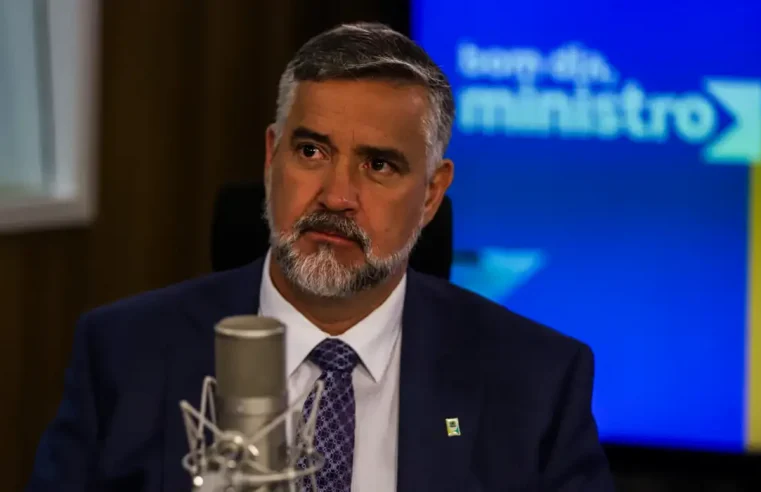 “Maior catástrofe meteorológica da história do RS”, diz ministro