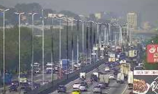 Carreta enguiçada causa grande retenção em ambas as pistas da BR-040