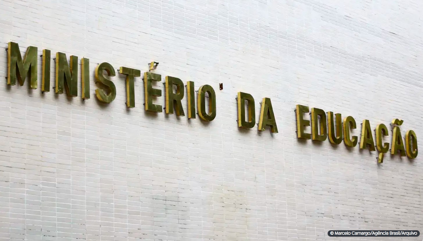 MEC ofertará 80 mil bolsas a estudantes de cursos de licenciatura