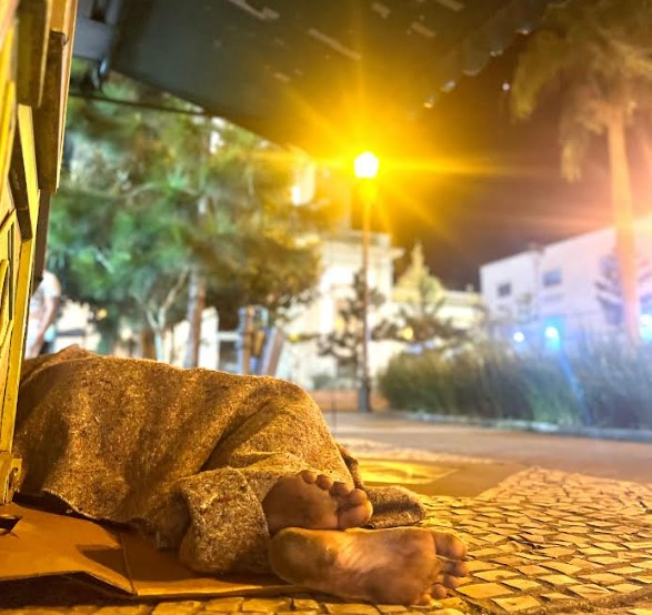 Além das ruas: documentário dá voz aos ‘invisíveis’ de Petrópolis