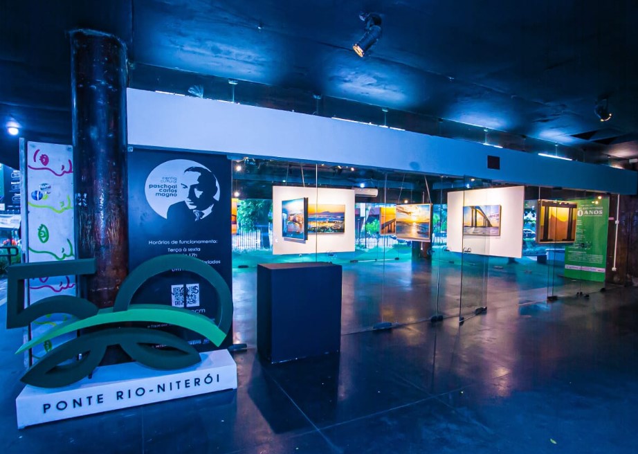 50 anos da Ponte Rio-Niterói é celebrado em mostra fotográfica no Centro Cultural Paschoal Carlos Magno