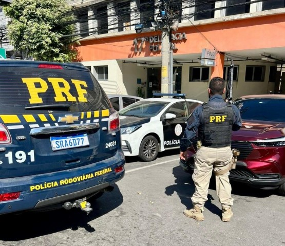 Dois veículos roubados são recuperados no Rio de Janeiro