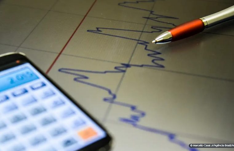 Setor de serviços avança 0,4% em março e recupera queda de fevereiro