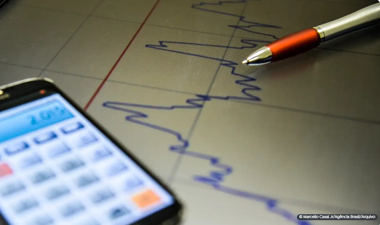 Setor de serviços avança 0,4% em março e recupera queda de fevereiro