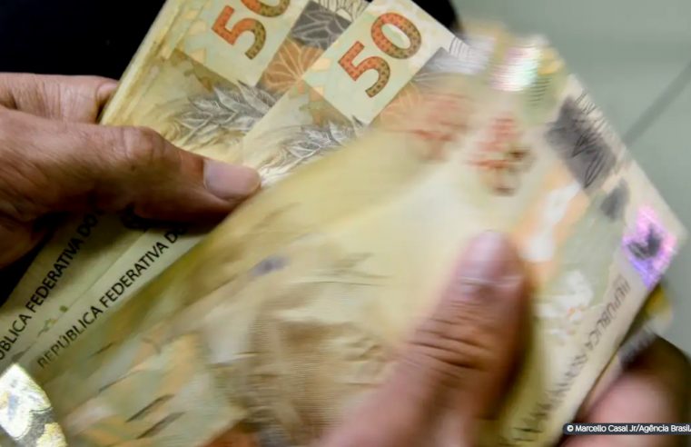 INSS paga segunda parcela do 13º a quem recebe acima do mínimo