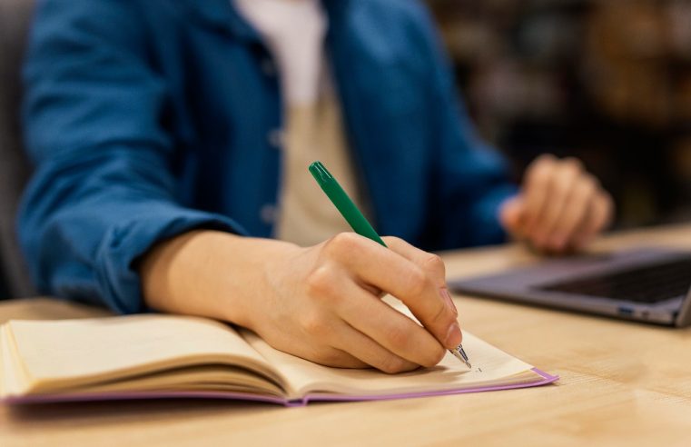 Educação: Brasileiros retomam estudos em 2024