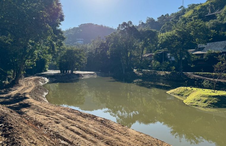 Limpa Rio retira cerca de 700 caminhões de detritos do Lago de Nogueira, em Petrópolis