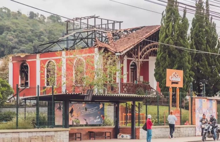 Incêndio destrói parte de imóvel tombado em Nova Friburgo