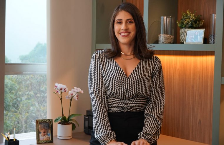 Médica aponta os benefícios da reposição hormonal durante a menopausa