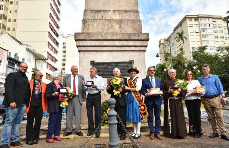 Dia do Colono Alemão contou com homenagens no Centro Histórico