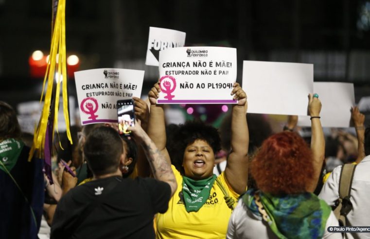 Manifestantes vão às ruas contra PL que equipara aborto a homicídio