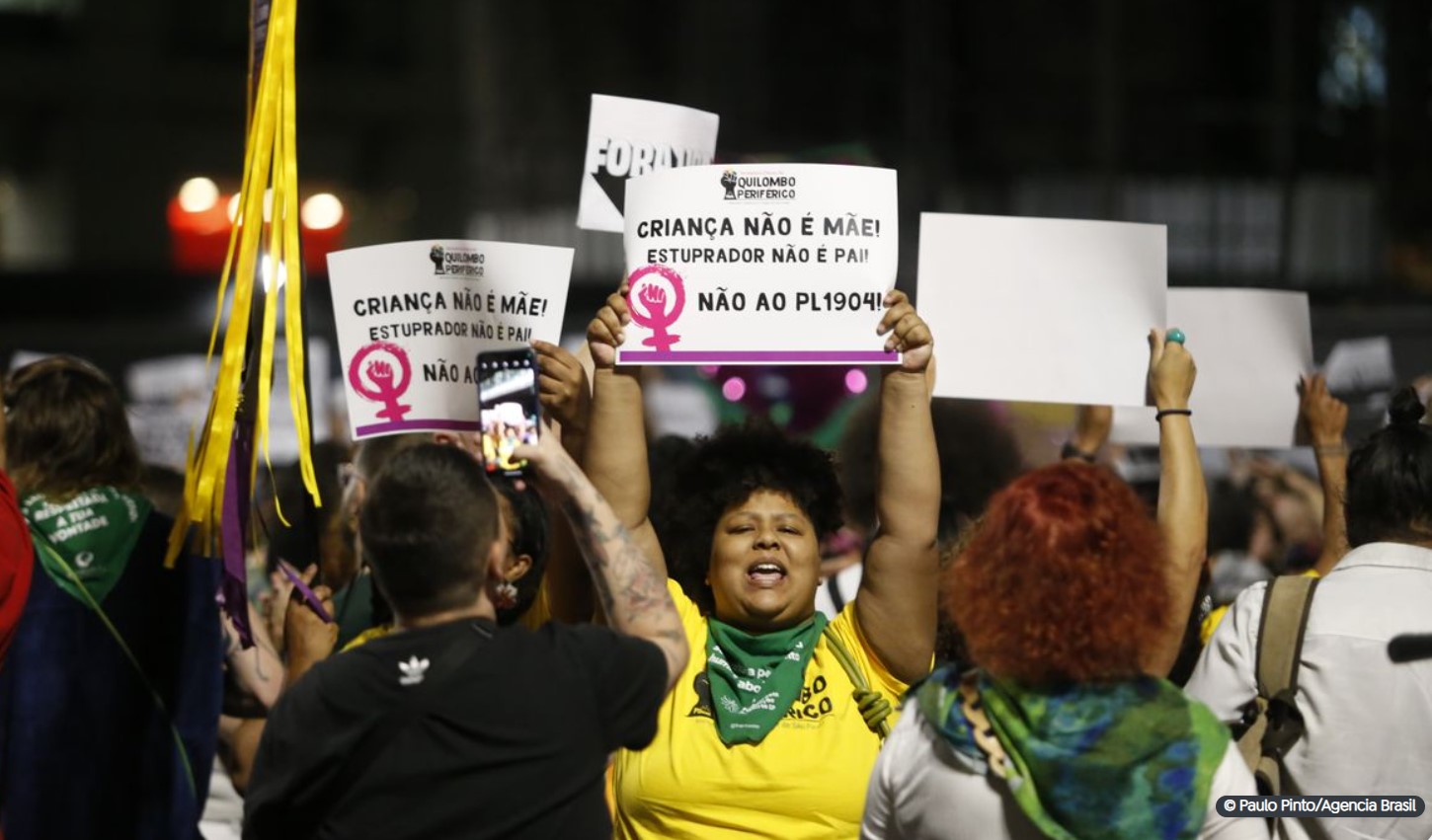 Manifestantes vão às ruas contra PL que equipara aborto a homicídio