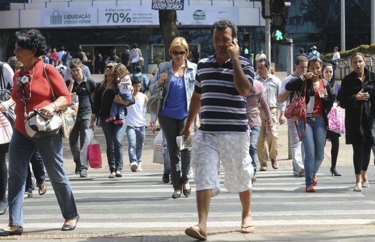 Desemprego recua para 7,1%, o menor do trimestre desde 2014