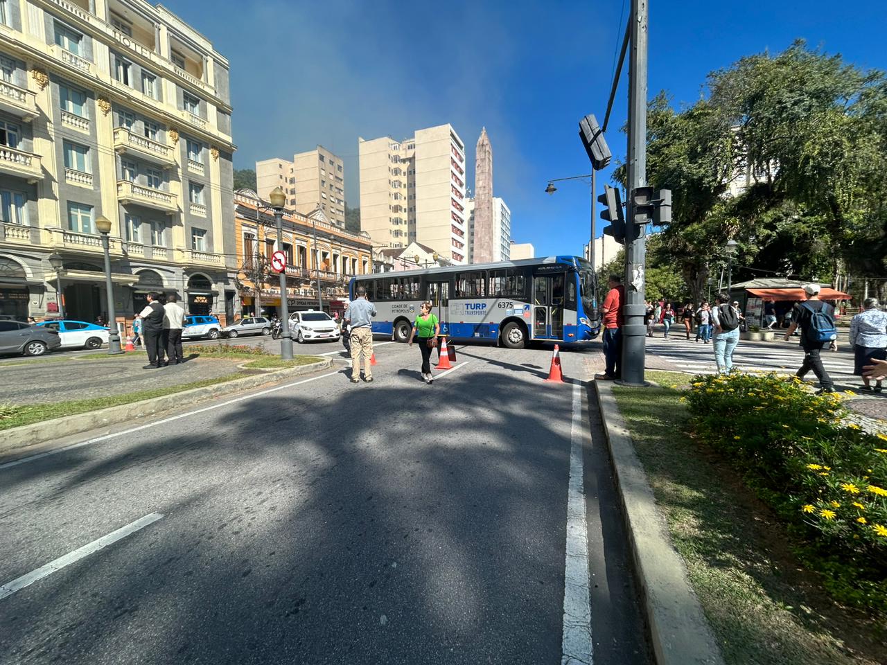 Incêndio em imóvel no Centro Histórico impacta operação de 81 linhas de ônibus