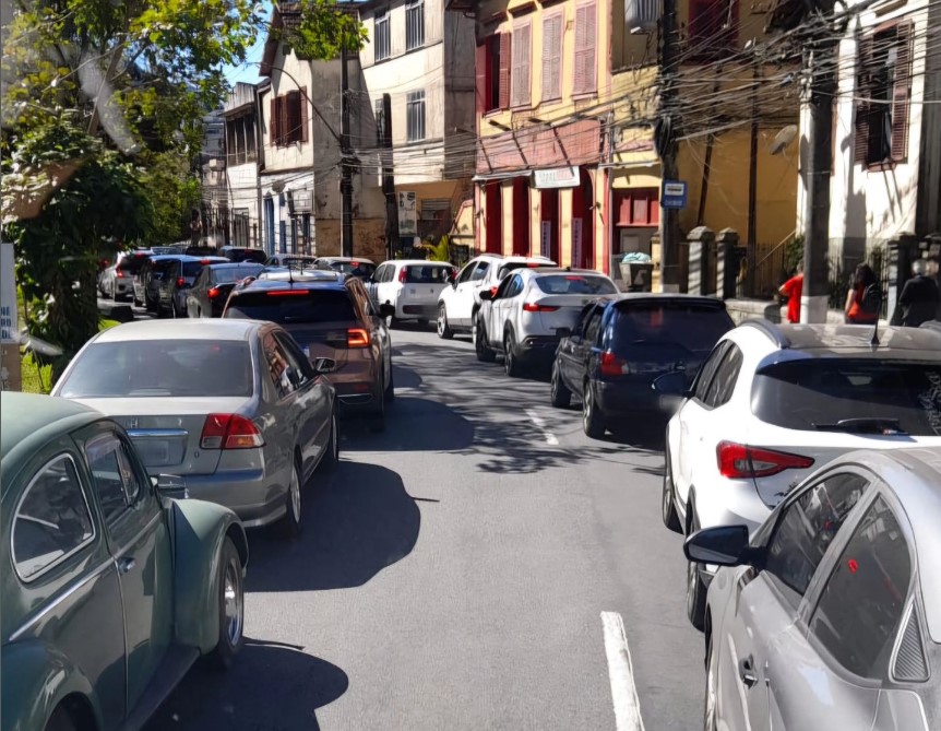 Linhas de ônibus da Cidade Real também sofrem com atrasos em Petrópolis