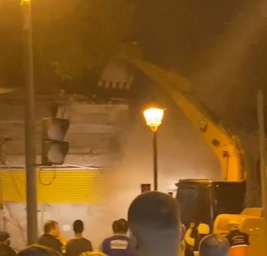 Defesa Civil segue trabalhando na demolição do prédio que pegou fogo em Petrópolis