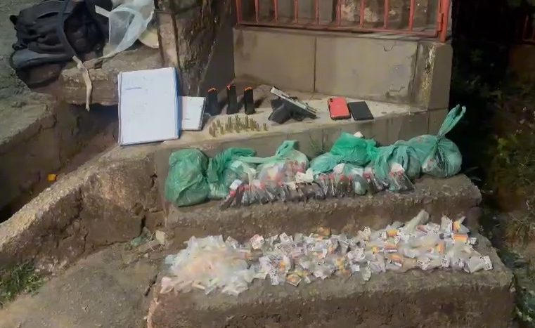 Três pessoas são presas em operação da polícia militar na Comunidade do Alemão