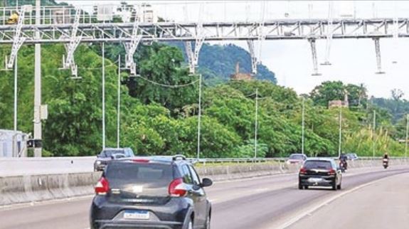 Procon multa CCR RioSP em quase R$ 80 mil por cobrança de pedágio