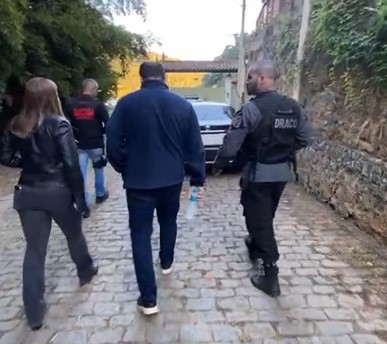 Polícia Civil e MPRJ prendem quatro pessoas por lavagem de dinheiro e fraudes bancárias em Petrópolis