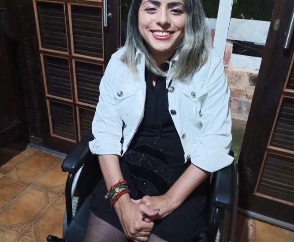 Cadeirante usa redes sociais para incentivar a autoestima das pessoas com deficiência