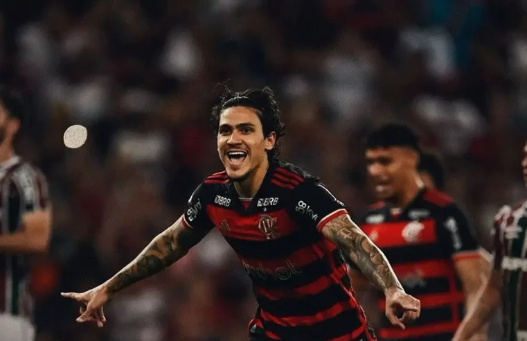 Flamengo bate Flu com gol de pênalti e segue líder do Brasileirão