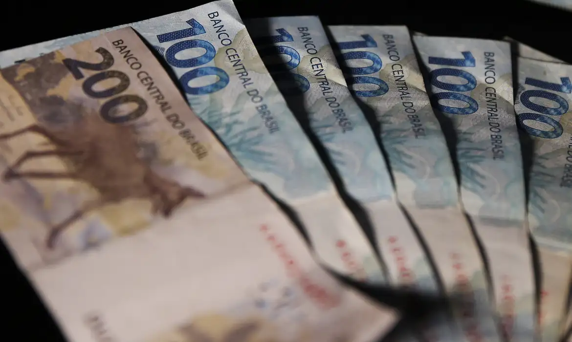 Orçamento de 2025 prevê salário mínimo de R$ 1.509