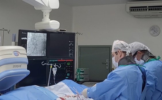 Cardiologia intervencionista do Hospital SMH realiza Implante Percutâneo de Válvula Aórtica