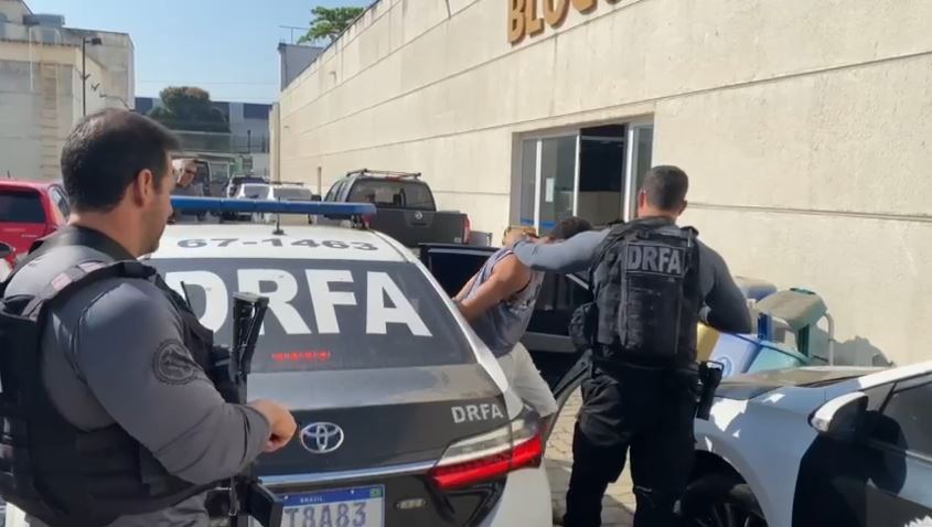 Ação Ordo: Forças de segurança do Estado prendem três milicianos que extorquiam comerciantes em Vargem Grande
