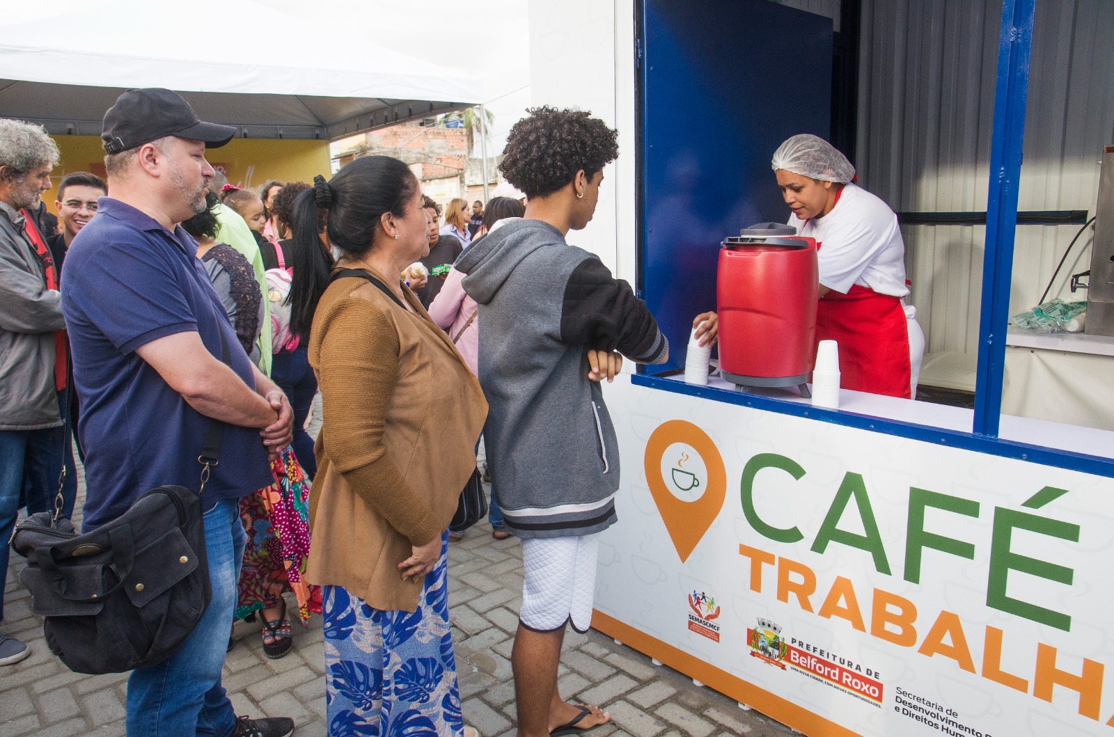 Programa Café do Trabalhador completa dois anos e soma mais de cinco milhões de kits distribuídos