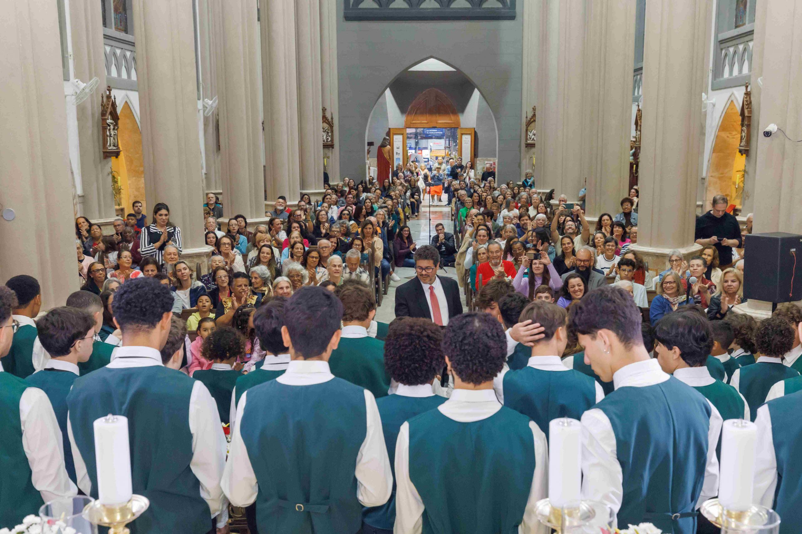 Teresópolis 133 Anos: Coral dos Canarinhos de Petrópolis encanta o público do Música na Matriz