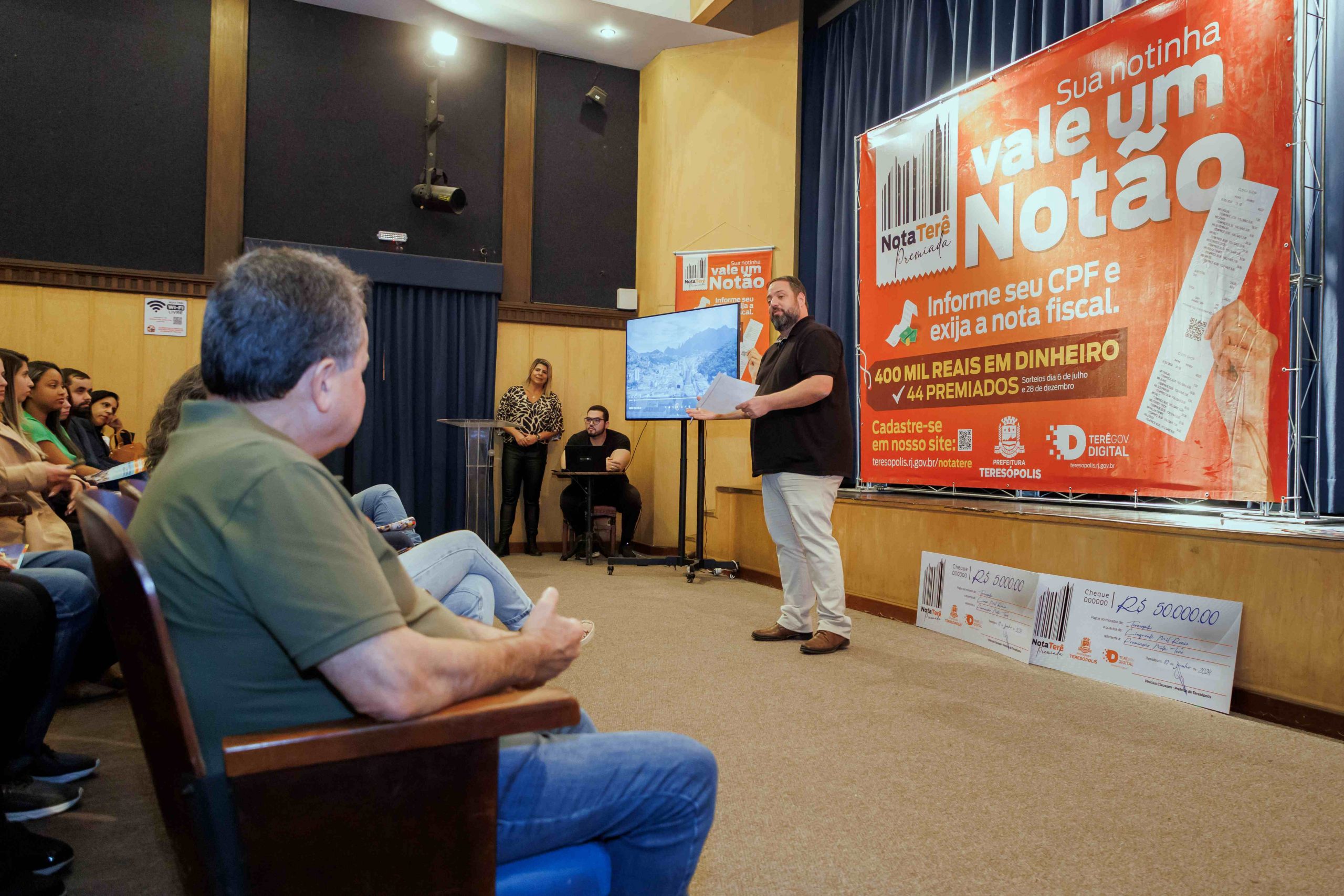 Nota Terê Premiada sorteia 60 números na 3ª etapa do programa de educação fiscal de Teresópolis