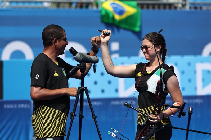 Ana Luíza Caetano e Marcus D’Almeida vão às oitavas do tiro com arco