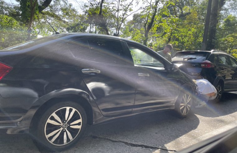 Acidente gera congestionamentos na subida da serra de Petrópolis neste domingo